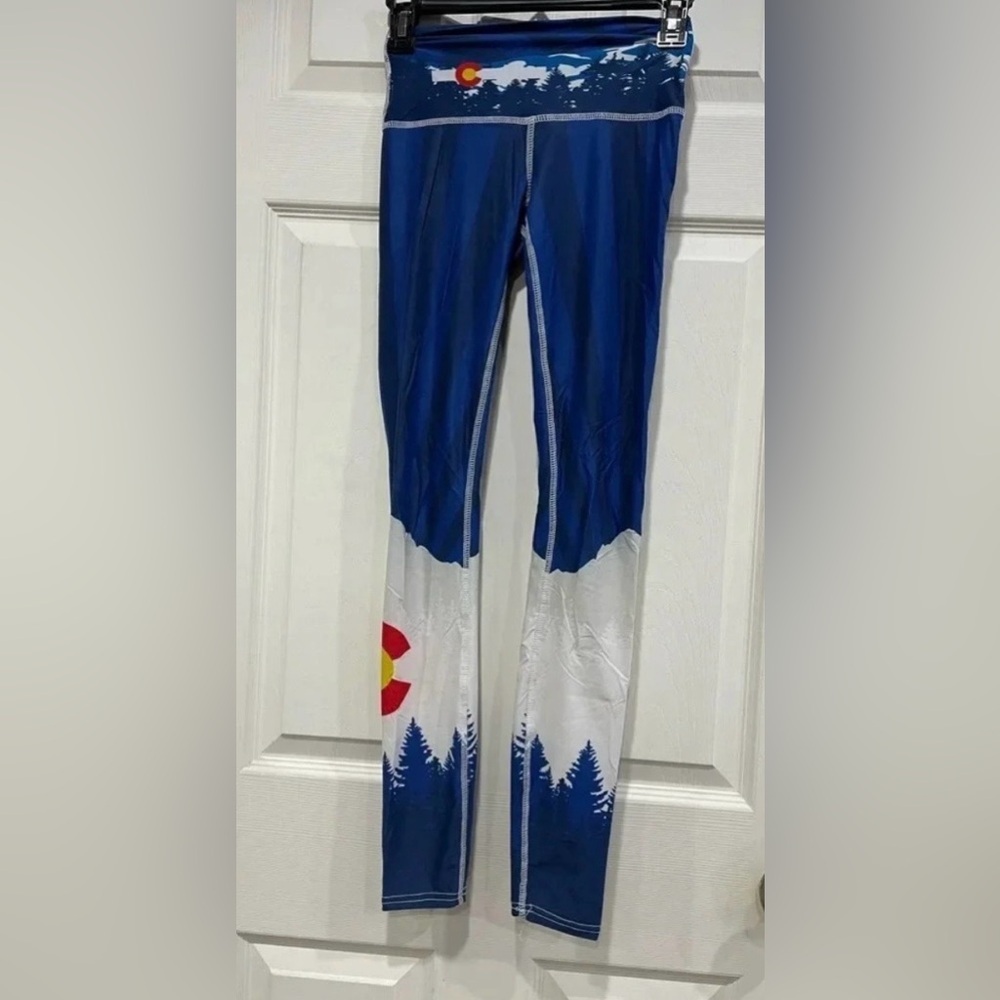 Colorado Threads Women’s XS Leggings Yoga Pants Tights Workout Pilates NWOT Flag
